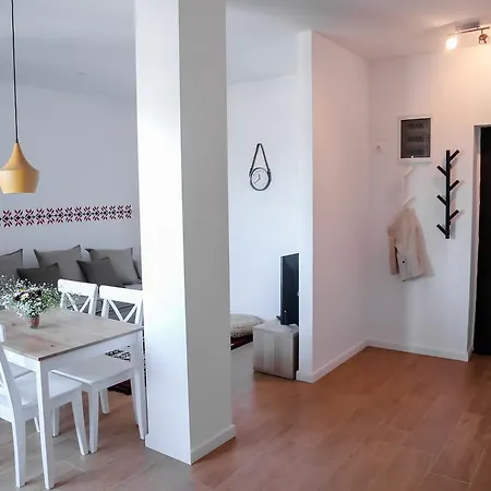 City Center Three Rooms Apartment Apartman *