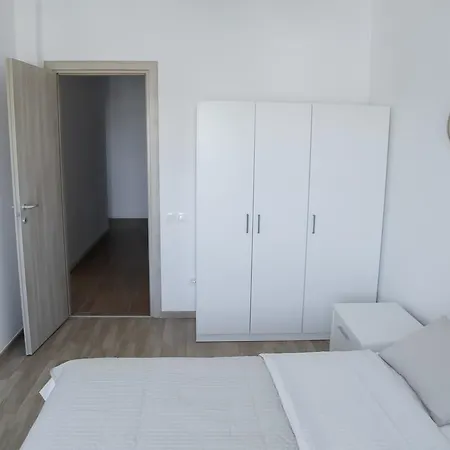 City Center Three Rooms Apartment Apartament Bucureşti